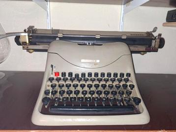 Typmachine Lexikon 80 beschikbaar voor biedingen