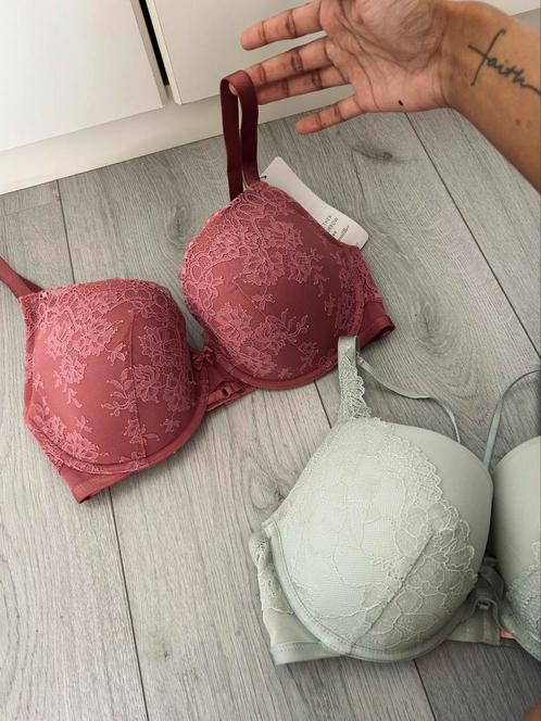 Hunkemöller beha’s met kant cupmaat 75E (2 stuks), Kleding | Dames, Ondergoed en Lingerie, BH, Overige kleuren, Ophalen of Verzenden
