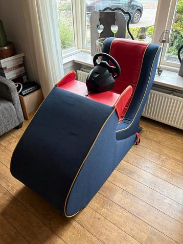Game stoel met stuur en pedalen beschikbaar voor biedingen