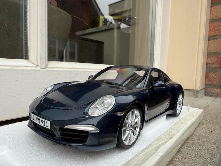 1:18 Porsche 911 991 Carrera S blauw 2011 Minichamps, Hobby en Vrije tijd, Modelauto's | 1:18, Zo goed als nieuw, Auto, MiniChamps