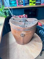 Antieke hoedendoos, Ophalen