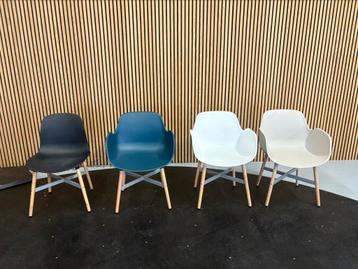 80 stuks eetkamerstoel div kleuren beschikbaar voor biedingen