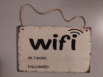 Houten bordje voor wifi wachtwoord beschikbaar voor biedingen