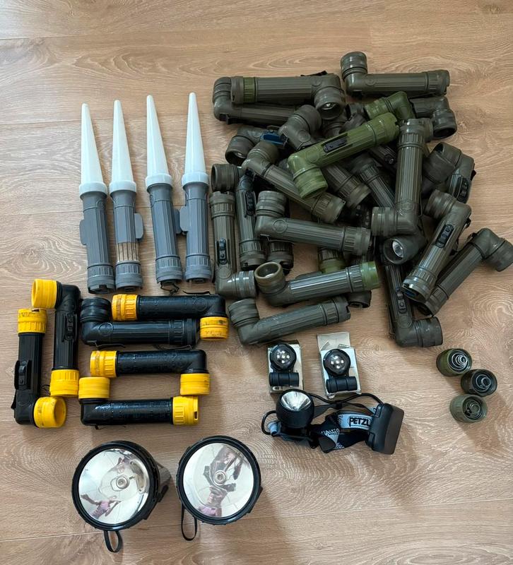 Partij militaire verlichting, oa GI zaklampen + diversen, Verzamelen, Militaria | Algemeen, Landmacht, Nederland, Ophalen of Verzenden