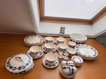 Boerenbont Servies Compleet beschikbaar voor biedingen