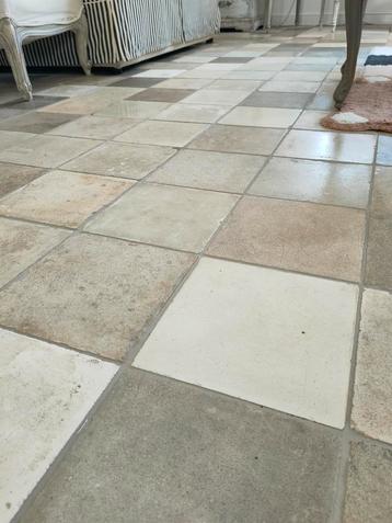 Antieke Franse cementtegels  12m2 beschikbaar voor biedingen