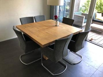 Massief eikenhouten eettafel beschikbaar voor biedingen