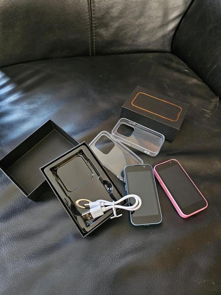 Bieden 2 x nieuwe  Mini Android Telefoons - Klein maar fijn!, Telecommunicatie, Mobiele telefoons | Overige merken, Gebruikt, Zonder abonnement