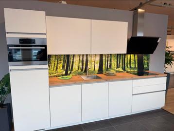 Showroomkeuken beschikbaar voor biedingen