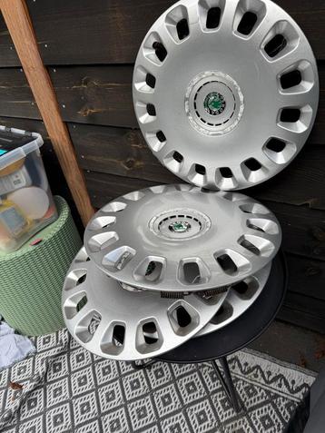 Skoda Wieldoppen 16 inch - 3uo601147a beschikbaar voor biedingen