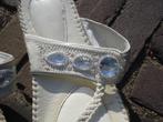 GRATIS VERZENDEN NIEUWE WITTE LEREN BOHOO SLIPPERS 37, Slippers, Verzenden, Wit, Nieuw