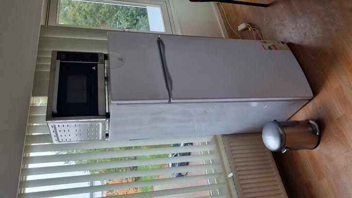 Gratis ophalen, koelkast, combi oven, bed, tafels, Witgoed en Apparatuur, Koelkasten en IJskasten, Gebruikt, 200 liter of meer