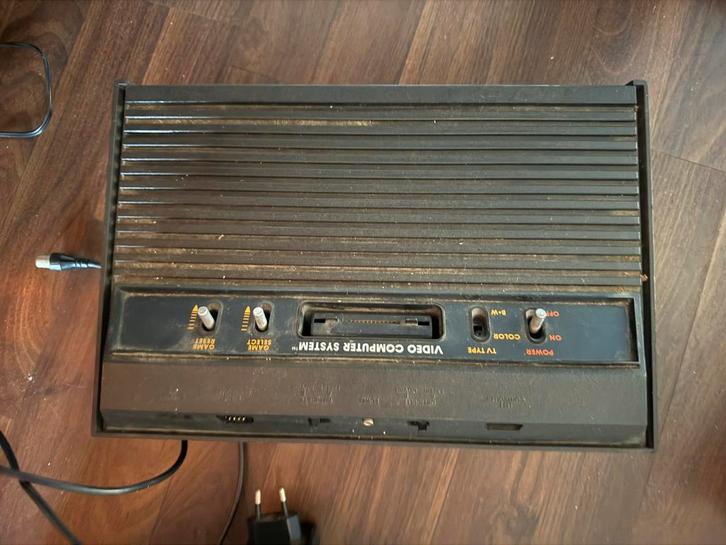 Atari 2600 Console - Vintage Gaming!, Spelcomputers en Games, Spelcomputers | Atari, Gebruikt, Atari 2600, Met 1 controller, Met games