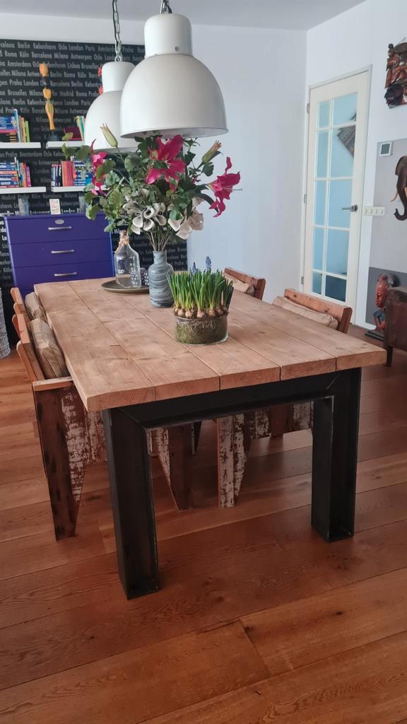 Eikenhouten tafel met industrieel onderstel, Huis en Inrichting, Tafels | Eettafels, Zo goed als nieuw, 100 tot 150 cm, 200 cm of meer