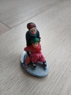 Kerstdorp spelende kinderen 2x, Diversen, Kerst, Ophalen of Verzenden, Zo goed als nieuw