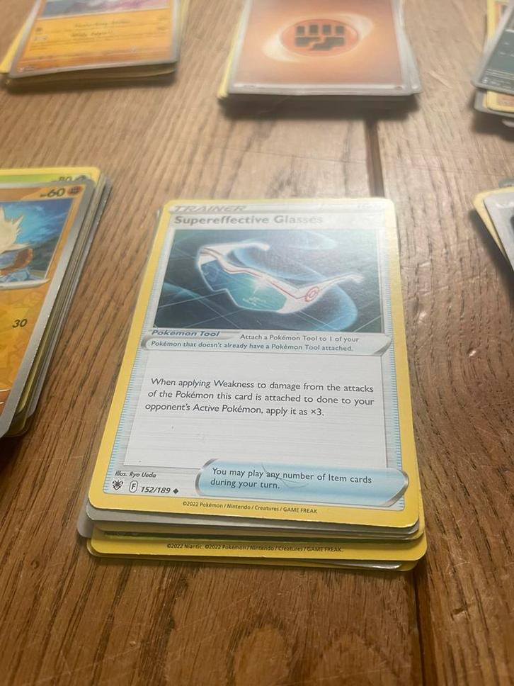 Pokemon Kaarten + Box - Leuk Cadeau!, Hobby en Vrije tijd, Verzamelkaartspellen | Pokémon, Gebruikt, Ophalen of Verzenden