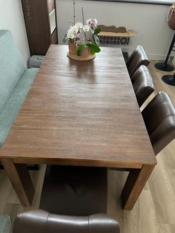 Eettafel en 4 stoelen  beschikbaar voor biedingen