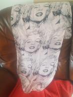 Te koop sjaaltje van marilyn Monroe.  Het is nog netjes., Kleding | Dames, Ophalen of Verzenden, Zo goed als nieuw, Sjaal