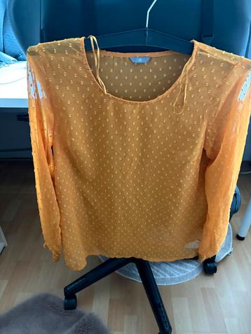 Gele blouse met stippen, maat S beschikbaar voor biedingen