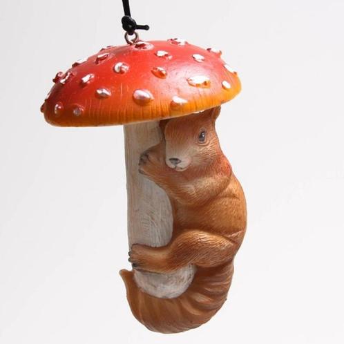 EEKHOORNTJE - HANGEND AAN PADDENSTOELTJE, Verzamelen, Beelden en Beeldjes, Nieuw, Dier, Ophalen of Verzenden