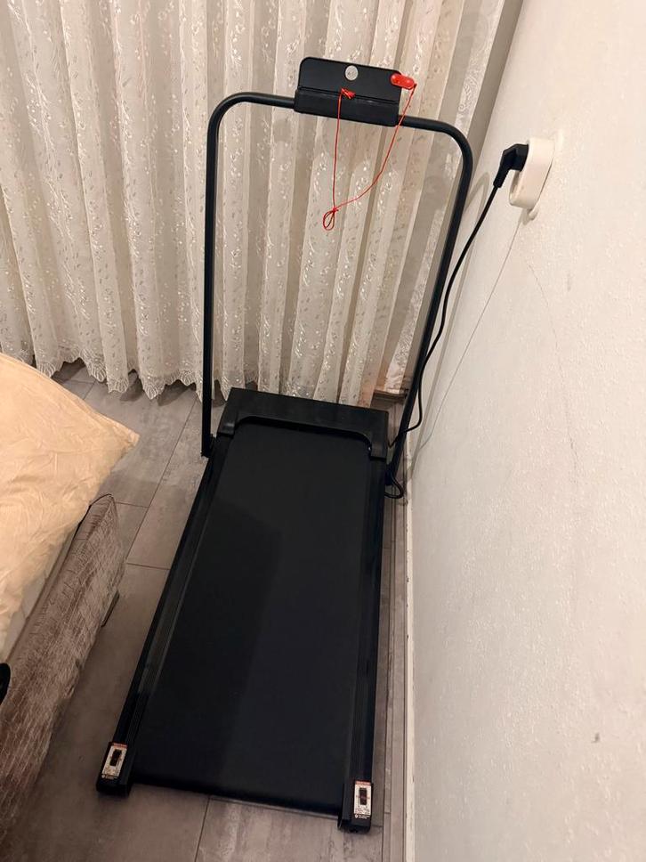 Loopband nieuw inclusief afstandbediening, Sport en Fitness, Fitnessapparatuur, Zo goed als nieuw, Loopband, Benen, Metaal, Ophalen of Verzenden