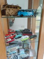 Vitrinekast met vt busjes, Verzamelen, Retro, Ophalen, Huis en Inrichting