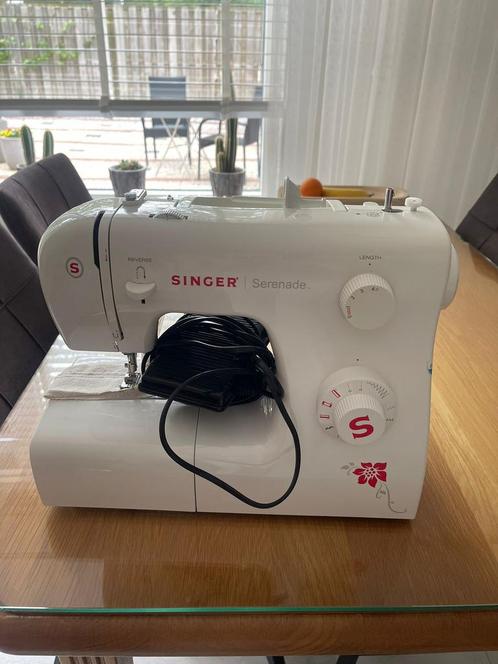 Singer Serenade naaimachine, Hobby en Vrije tijd, Naaimachines en Toebehoren, Zo goed als nieuw, Naaimachine, Singer, Ophalen of Verzenden