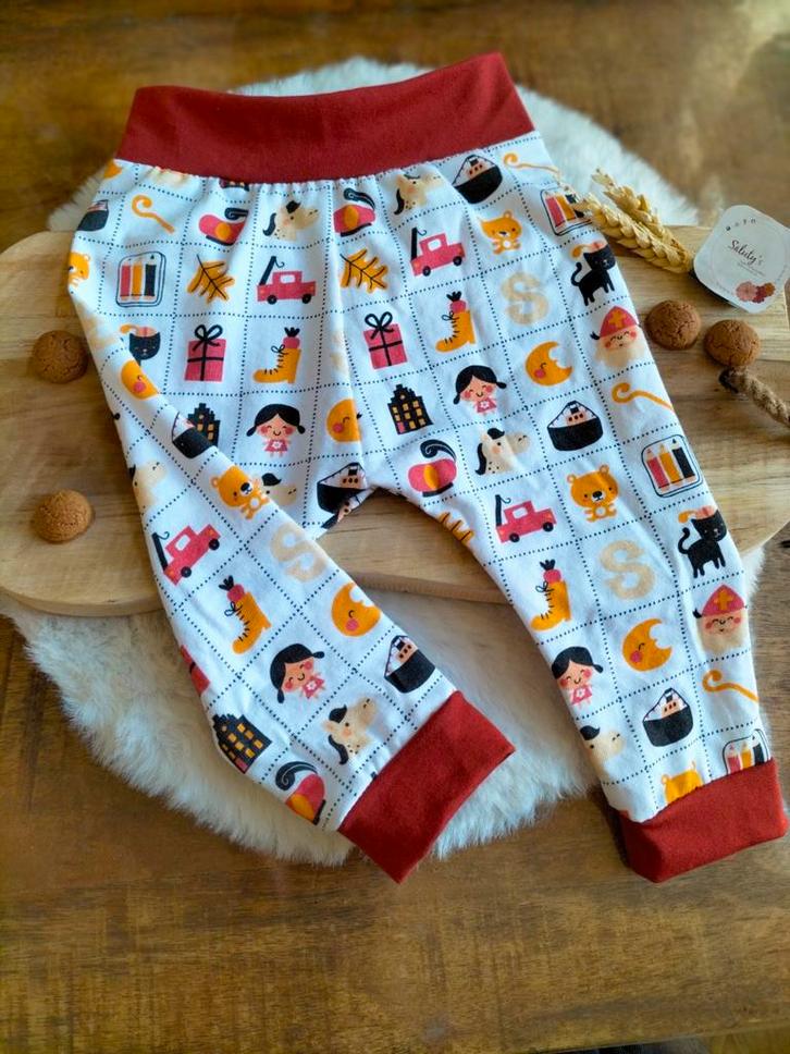 Nieuw handgemaakt • Broekje Sint • Maat 68, Kinderen en Baby's, Babykleding | Maat 68, Nieuw, Jongetje of Meisje, Broekje, Ophalen of Verzenden