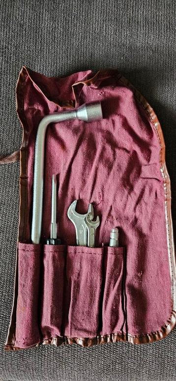 M.B. boordgereedschap beschikbaar voor biedingen