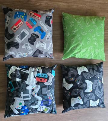 (25) 4x game kussen  met controler print beschikbaar voor biedingen