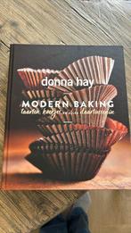 Donna Hay - Modern baking, Boeken, Kookboeken, Ophalen of Verzenden, Zo goed als nieuw, Donna Hay