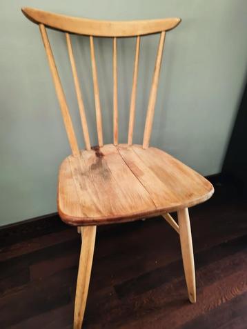 Vintage Houten Stoel beschikbaar voor biedingen