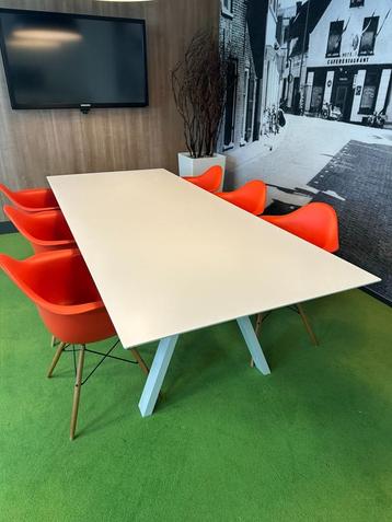 Design vergadertafel  240 x 100 beschikbaar voor biedingen