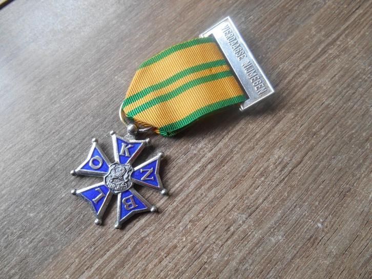 Vierdaagse medaille 5de keer, Verzamelen, Militaria | Algemeen, Landmacht, Lintje, Medaille of Wings, Nederland, Ophalen of Verzenden