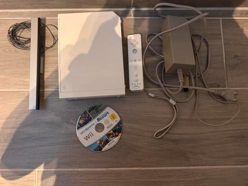 Nintendo Wii wit RVL-001 met motion plus en wii sports, Spelcomputers en Games, Spelcomputers | Nintendo Wii, Zo goed als nieuw