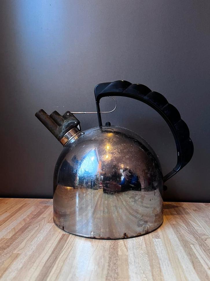 Alessi 9091 Fluitketel - Richard Sapper 1979, Huis en Inrichting, Keuken | Keukenbenodigdheden, Gebruikt, Ophalen of Verzenden