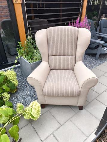 Mooie beigekleurige fauteuils 2x beschikbaar voor biedingen