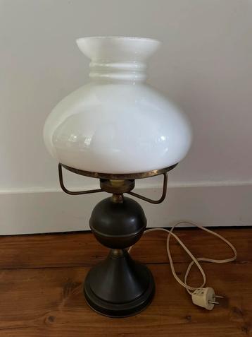 Antieke Lamp beschikbaar voor biedingen