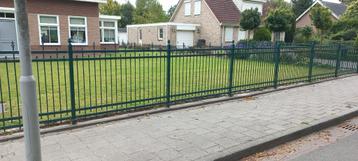 Prachtig smeedijzeren hekwerk 28m ~ met zware poort beschikbaar voor biedingen