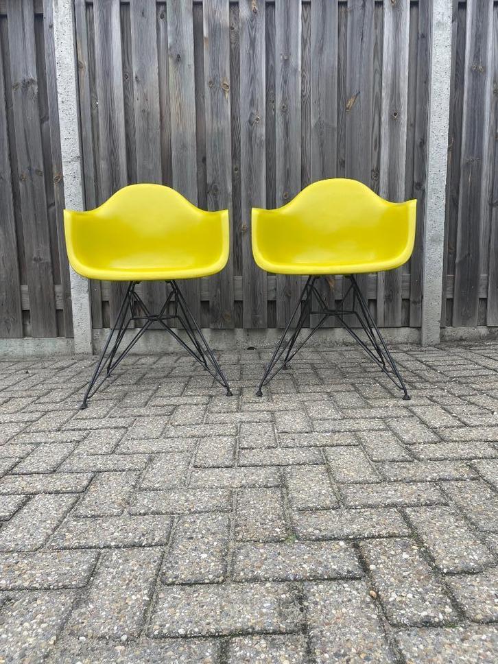 Design Charles & Ray Eames armchair, Huis en Inrichting, Stoelen, Gebruikt, Twee, Kunststof, Overige kleuren, Ophalen