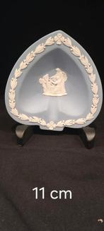 Wedgwood Jasperware Hartvormig Schoteltje Blauw, Antiek en Kunst, Ophalen