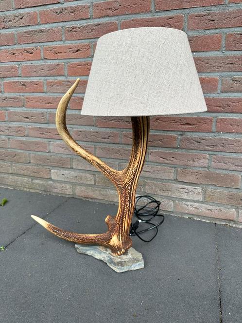 Geweilamp.schemerlamp.geweien.edelhert.damhert.tafellamp., Huis en Inrichting, Lampen | Tafellampen, Nieuw, Minder dan 50 cm, Ophalen