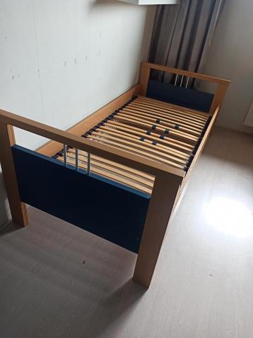 Gratis afhalen kinderkamer bed, kast en nachtkastje. 