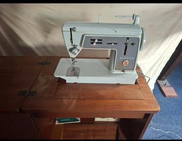 Singer naaimachine beschikbaar voor biedingen