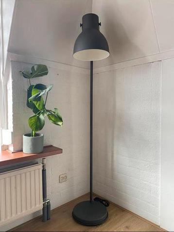 Hektar staande lamp zilvergrijs industrieel IKEA