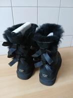 Uggs Laarzen Maat 38, Zwart, Lage of Enkellaarzen, Ophalen of Verzenden, Zo goed als nieuw