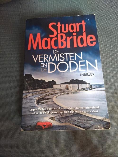 De vermisten en de doden (Stuart MacBride, 2019 Druk), Boeken, Thrillers, Zo goed als nieuw, Nederland, Ophalen of Verzenden