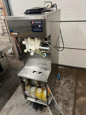 Nissei soft ijsmachine softijsmachine 4 melkshake smalen beschikbaar voor biedingen