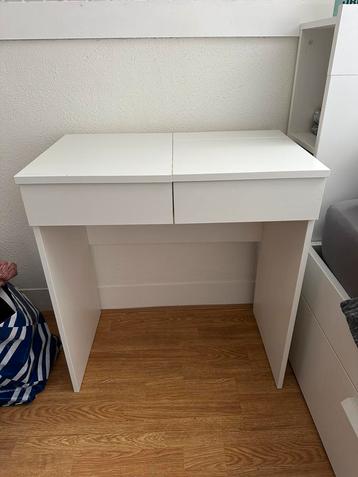 Kaptafel beschikbaar voor biedingen