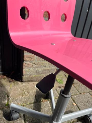 Roze Bureaustoel - Gebruikt beschikbaar voor biedingen